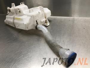 Używane Zbiornik spryskiwacza przód Mazda CX-5 (KE,GH) 2.2 Skyactiv D 175 16V 4WD Cena € 39,95 Procedura marży oferowane przez Japoto Parts B.V.