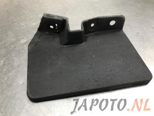Used Rear bumper bracket, left Hyundai iX35 (LM) 1.6 GDI 16V Price € 14,95 Margin scheme offered by Japoto Parts B.V.