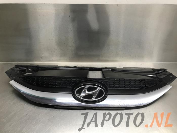 Używane Grill Hyundai iX35 (LM) 1.6 GDI 16V Cena € 78,70 Procedura marży oferowane przez Japoto Parts B.V.