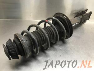 Used Front shock absorber rod, right Toyota Yaris III (P13) 1.5 16V Hybrid Price € 39,95 Margin scheme offered by Japoto Parts B.V.