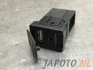 Used AUX / USB connection Toyota Yaris III (P13) 1.5 16V Hybrid Price € 29,95 Margin scheme offered by Japoto Parts B.V.