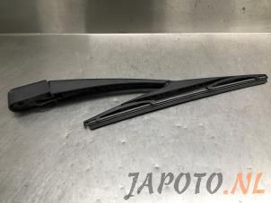 Used Rear wiper arm Hyundai iX35 (LM) 1.6 GDI 16V Price € 19,95 Margin scheme offered by Japoto Parts B.V.