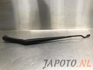 Used Front wiper arm Hyundai iX35 (LM) 1.6 GDI 16V Price € 19,95 Margin scheme offered by Japoto Parts B.V.