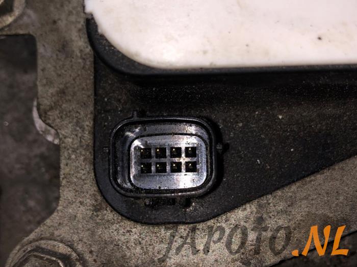 Getriebe van een Toyota Yaris III (P13) 1.5 16V Hybrid 2015