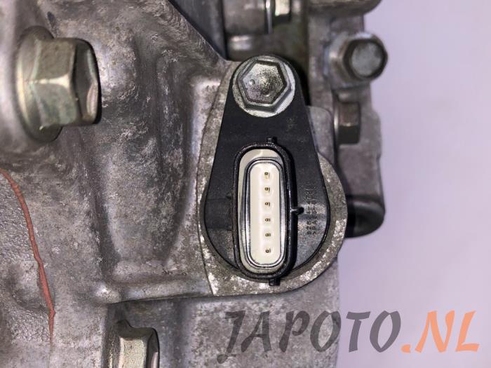 Getriebe van een Toyota Yaris III (P13) 1.5 16V Hybrid 2015