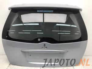 Używane Tylna klapa Mitsubishi Grandis (NA) 2.4 16V MIVEC Cena € 149,00 Procedura marży oferowane przez Japoto Parts B.V.