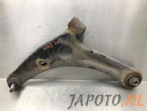 Usagé Bras de suspension bas avant gauche Mitsubishi Colt (Z2/Z3) 1.5 16V Prix € 24,95 Règlement à la marge proposé par Japoto Parts B.V.