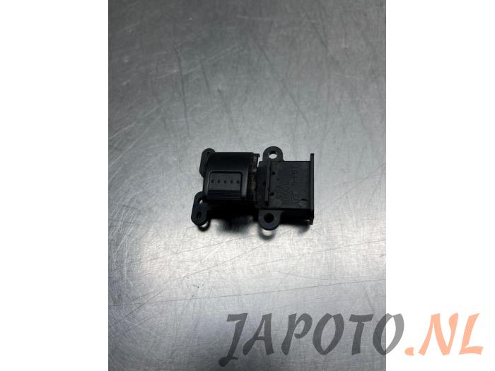 Usados Interruptor de ventanilla eléctrica Honda Civic (ES) 1.3 16V VTEC-i IMA Precio € 15,70 Norma de margen ofrecido por Japoto Parts B.V.