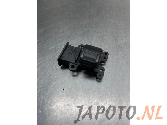 Usados Interruptor de ventanilla eléctrica Honda Civic (ES) 1.3 16V VTEC-i IMA Precio € 15,70 Norma de margen ofrecido por Japoto Parts B.V.
