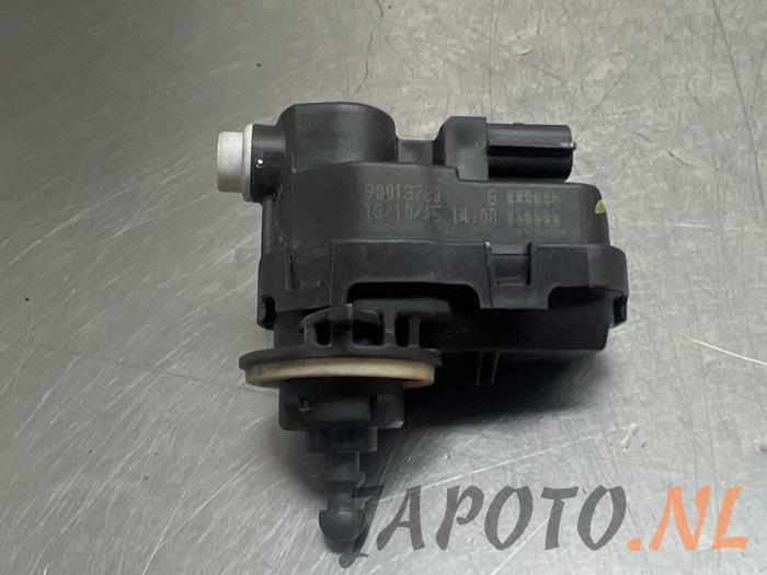 Używane Silnik reflektora Toyota Auris Touring Sports (E18) 1.2 T 16V Cena € 18,85 Procedura marży oferowane przez Japoto Parts B.V.