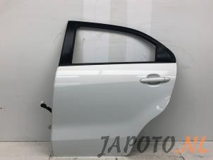 Używane Drzwi lewe tylne wersja 4-drzwiowa Kia Rio III (UB) 1.2 CVVT 16V Cena € 249,95 Procedura marży oferowane przez Japoto Parts B.V.
