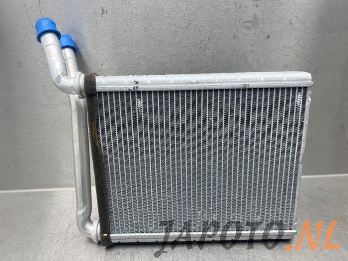 Heating radiator from a Toyota Auris (E15) 1.6 Dual VVT-i 16V 2008