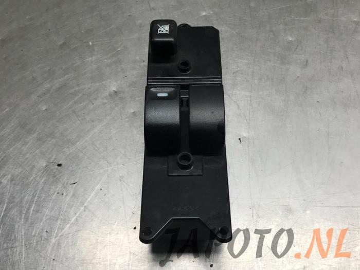 Usados Interruptor combinado de ventanillas Mitsubishi Colt (Z2/Z3) 1.5 16V Precio € 20,95 Norma de margen ofrecido por Japoto Parts B.V.