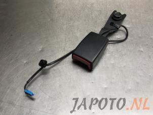 Used Front seatbelt buckle, right Mitsubishi Colt (Z2/Z3) 1.5 16V Price € 14,95 Margin scheme offered by Japoto Parts B.V.