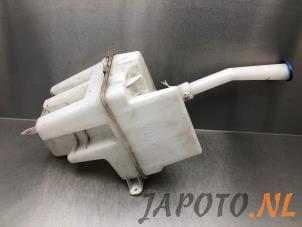 Usagé Réservoir lave-glace avant Toyota Corolla Verso (R10/11) 1.6 16V VVT-i Prix € 19,95 Règlement à la marge proposé par Japoto Parts B.V.