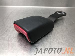 Usagé Insertion ceinture de sécurité arrière gauche Toyota Corolla Verso (R10/11) 1.6 16V VVT-i Prix € 14,95 Règlement à la marge proposé par Japoto Parts B.V.