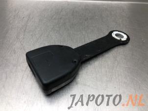Usagé Insertion ceinture de sécurité arrière centre Toyota Corolla Verso (R10/11) 1.6 16V VVT-i Prix € 19,95 Règlement à la marge proposé par Japoto Parts B.V.
