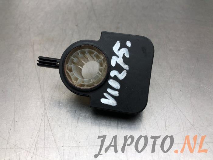 Begagnade Styrvinkelsensor Toyota Corolla Verso (R10/11) 1.6 16V VVT-i Pris € 41,95 Marginaltabell erbjuds av Japoto Parts B.V.