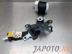 Used Rear seatbelt, centre Toyota Corolla Verso (R10/11) 1.6 16V VVT-i Price on request offered by Japoto Parts B.V.