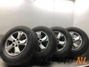 Usagé Jeu de jantes sport + pneus Hyundai iX35 (LM) 2.0 16V Prix € 350,00 Règlement à la marge proposé par Japoto Parts B.V.