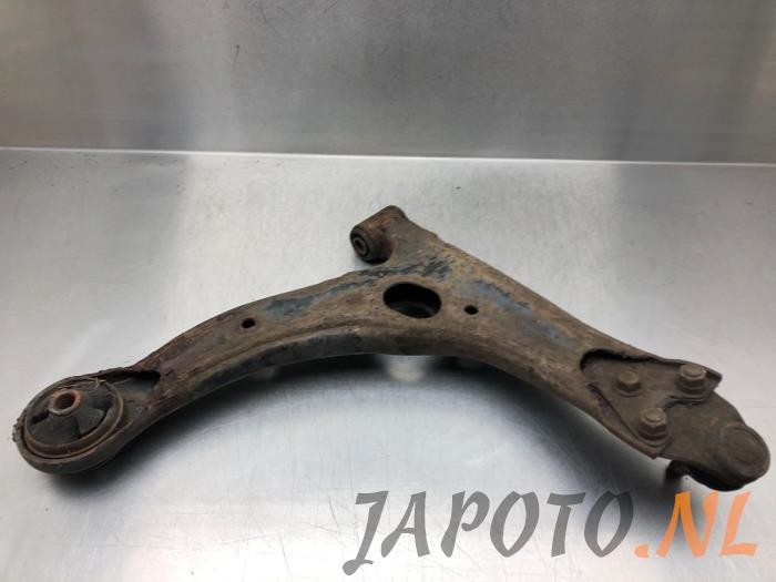Front lower wishbone, left from a Toyota Corolla Verso (R10/11) 1.6 16V VVT-i 2007