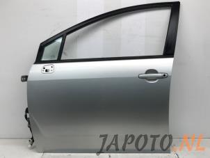Używane Drzwi lewe przednie wersja 4-drzwiowa Toyota Corolla Verso (R10/11) 1.6 16V VVT-i Cena € 150,00 Procedura marży oferowane przez Japoto Parts B.V.