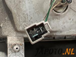 Używane Reflektor prawy Daihatsu Gran Move 1.6 16V Cena € 24,99 Procedura marży oferowane przez Japoto Parts B.V.