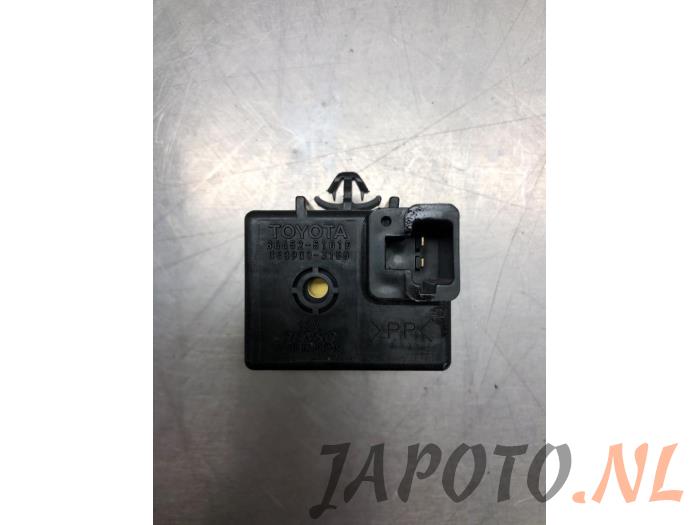 Używane Przekaznik Lexus SC 430 4.3i 32V VVT-i Cena € 15,70 Procedura marży oferowane przez Japoto Parts B.V.