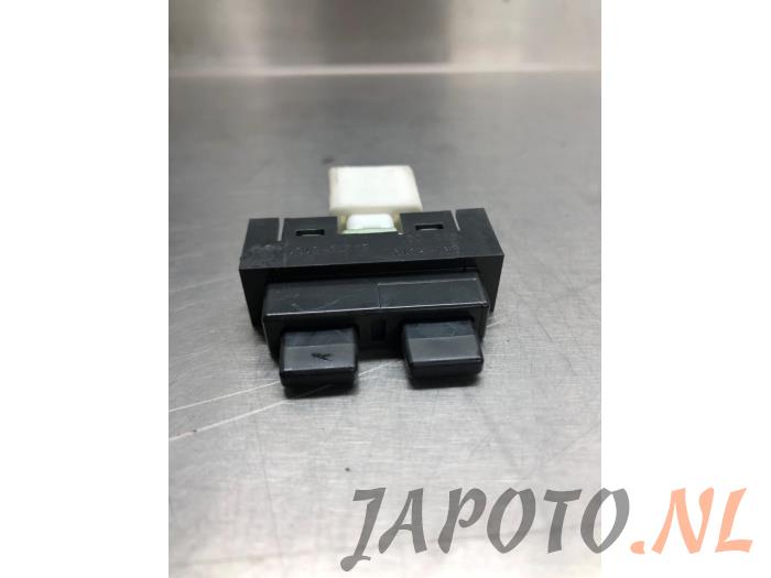 Usagé Commodo Lexus SC 430 4.3i 32V VVT-i Prix € 15,70 Règlement à la marge proposé par Japoto Parts B.V.