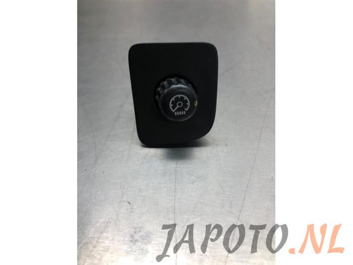 Używane Sciemniacz kokpitowy Lexus SC 430 4.3i 32V VVT-i Cena € 15,70 Procedura marży oferowane przez Japoto Parts B.V.