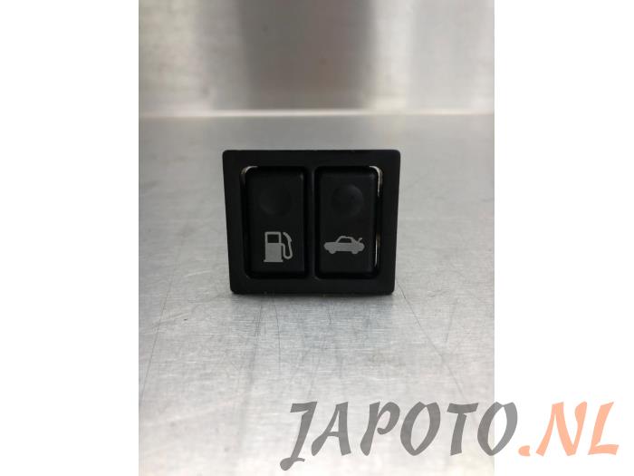 Używane Przelacznik (rózne) Lexus SC 430 4.3i 32V VVT-i Cena € 10,45 Procedura marży oferowane przez Japoto Parts B.V.