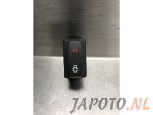 Used Central locking switch Nissan Primastar 1.9 dCi 80 Price € 14,95 Margin scheme offered by Japoto Parts B.V.
