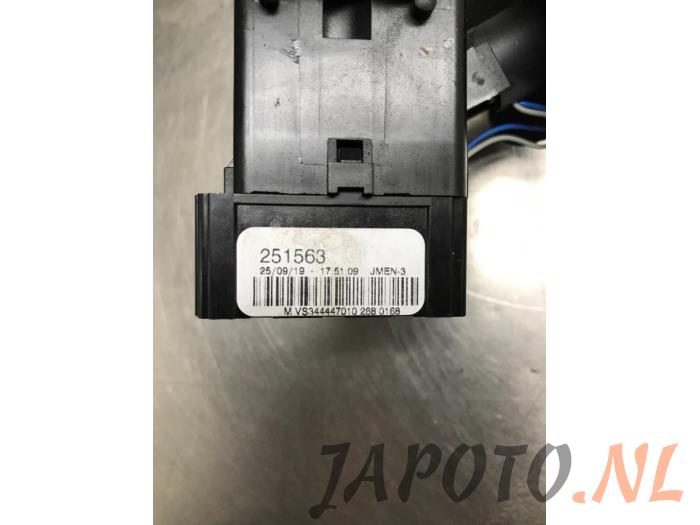 AIH headlight switch from a Nissan Primastar 1.9 dCi 80 2006