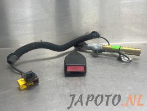 Used Front seatbelt buckle, right Nissan Primastar 1.9 dCi 80 Price € 14,95 Margin scheme offered by Japoto Parts B.V.