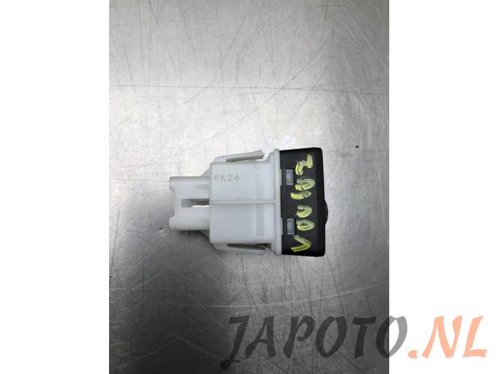 AIH headlight switch from a Suzuki Swift (ZA/ZC/ZD1/2/3/9) 1.3 VVT 16V 2007
