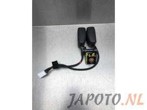 Usagé Insertion ceinture de sécurité arrière gauche Kia Sportage (SL) 2.0 CVVT 16V 4x2 Prix € 14,95 Règlement à la marge proposé par Japoto Parts B.V.