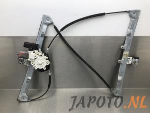 Używane Mechanizm szyby prawej przedniej wersja 2-drzwiowa Mitsubishi Colt (Z2/Z3) 1.5 16V CZT Turbo Cena € 34,95 Procedura marży oferowane przez Japoto Parts B.V.