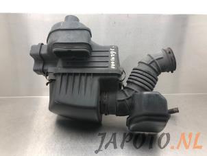Używane Obudowa filtra powietrza Kia Sportage (SL) 2.0 CVVT 16V 4x2 Cena € 64,95 Procedura marży oferowane przez Japoto Parts B.V.