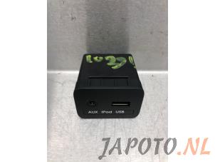Used AUX / USB connection Kia Sportage (SL) 2.0 CVVT 16V 4x2 Price € 19,95 Margin scheme offered by Japoto Parts B.V.