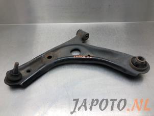 Usagé Bras de suspension bas avant gauche Toyota Aygo (B40) 1.0 12V VVT-i Prix € 34,95 Règlement à la marge proposé par Japoto Parts B.V.