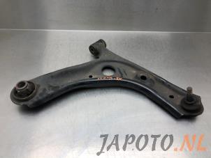 Usagé Bras de suspension bas avant droit Toyota Aygo (B40) 1.0 12V VVT-i Prix € 24,95 Règlement à la marge proposé par Japoto Parts B.V.