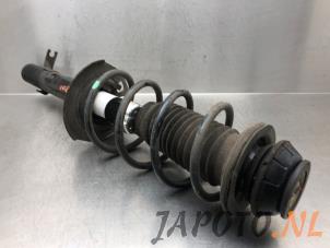 Używane Amortyzator lewy przód Toyota Aygo (B40) 1.0 12V VVT-i Cena € 39,99 Procedura marży oferowane przez Japoto Parts B.V.