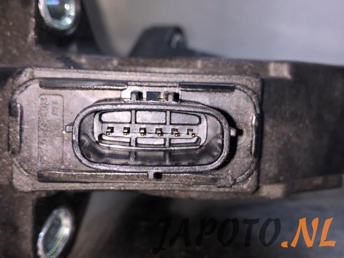 Accelerator pedal from a Toyota Aygo (B40) 1.0 12V VVT-i 2018