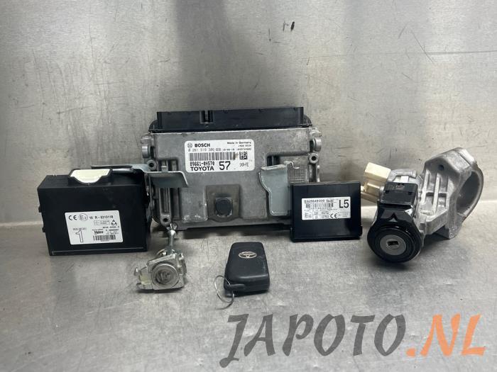 Used Ignition lock + computer Toyota Aygo (B40) 1.0 12V VVT-i Price € 157,49 Margin scheme offered by Japoto Parts B.V.