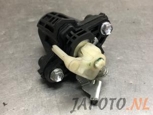 Used Tailgate switch Toyota Aygo (B40) 1.0 12V VVT-i Price € 24,95 Margin scheme offered by Japoto Parts B.V.