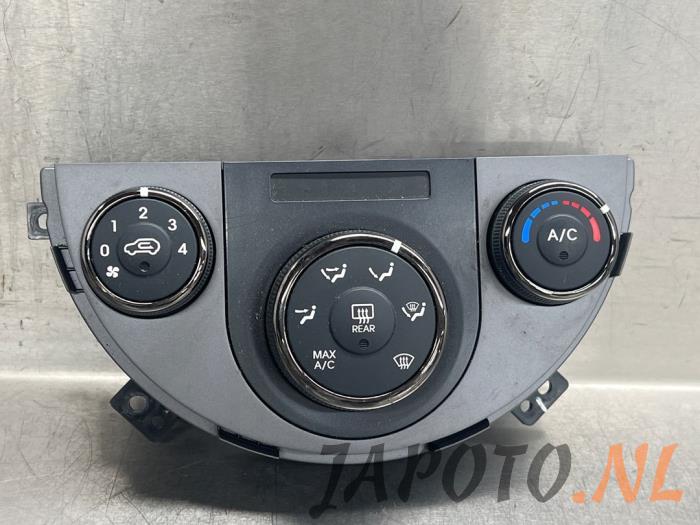 Heater control panel from a Kia Soul I (AM) 1.6 CVVT 16V 2011