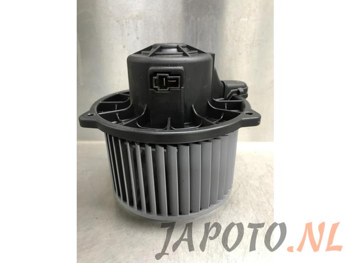 Heating and ventilation fan motor from a Kia Soul I (AM) 1.6 CVVT 16V 2011