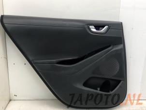 Usados Tapizado de puerta de 4 puertas izquierda detrás Hyundai Ioniq 1.6 GDI 16V Hybrid Precio € 49,95 Norma de margen ofrecido por Japoto Parts B.V.