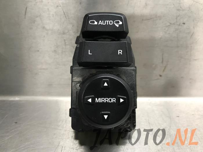 Usados Interruptor de retrovisor Hyundai Ioniq 1.6 GDI 16V Hybrid Precio € 21,00 Norma de margen ofrecido por Japoto Parts B.V.