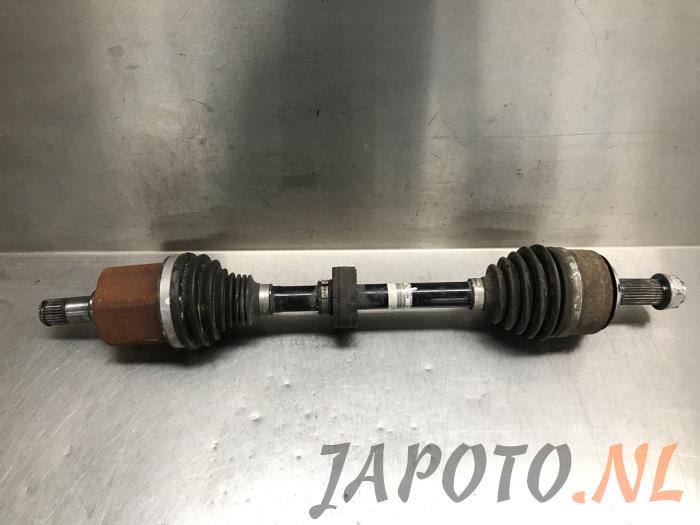 Front drive shaft, left from a Honda Civic (FK6/7/8/9) 1.0i VTEC Turbo 12V 2018